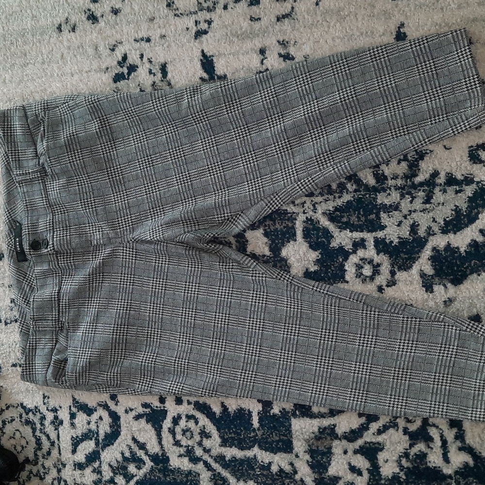 Torrid Black White Houndstooth Plaid Capri Pants 22R
